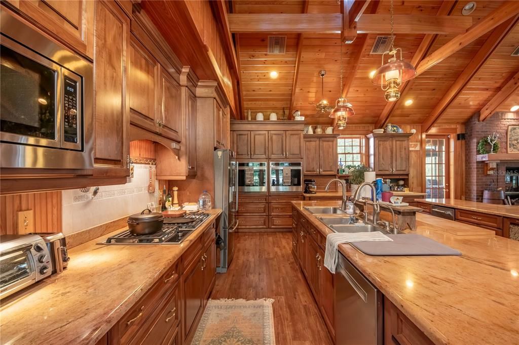 For Sale: $1,395,000 (5 beds, 4 baths, 5436 Square Feet)