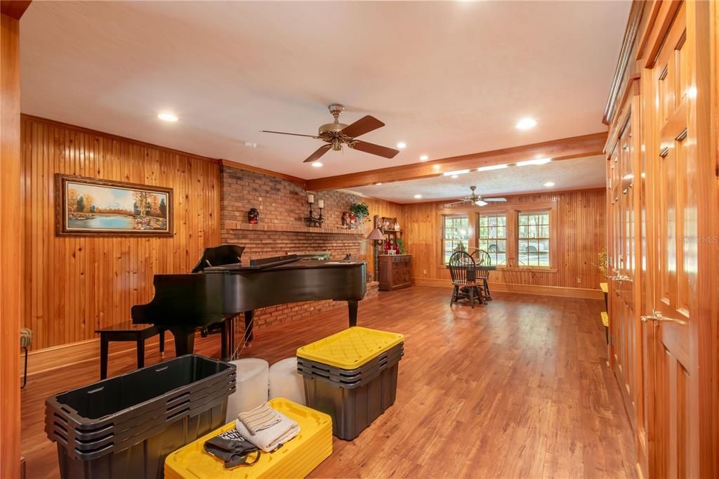 For Sale: $1,395,000 (5 beds, 4 baths, 5436 Square Feet)