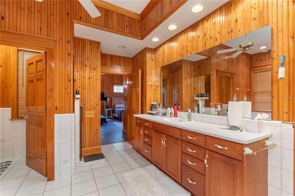 For Sale: $1,395,000 (5 beds, 4 baths, 5436 Square Feet)