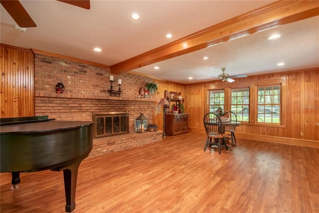 For Sale: $1,395,000 (5 beds, 4 baths, 5436 Square Feet)