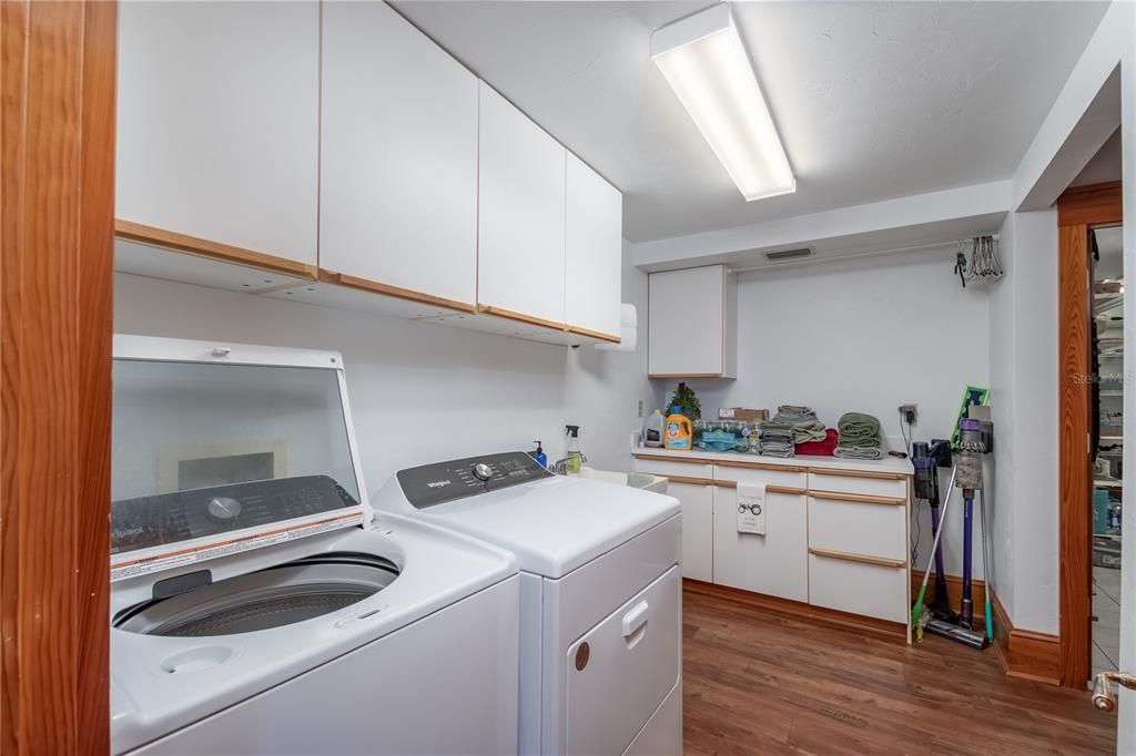 For Sale: $1,395,000 (5 beds, 4 baths, 5436 Square Feet)