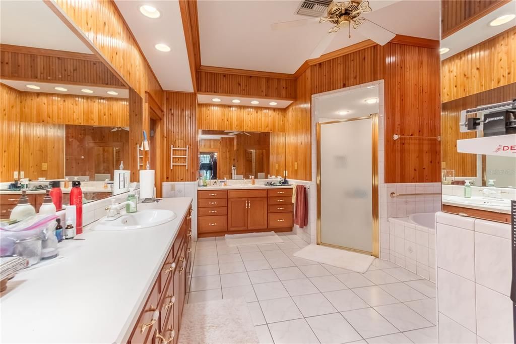 For Sale: $1,395,000 (5 beds, 4 baths, 5436 Square Feet)