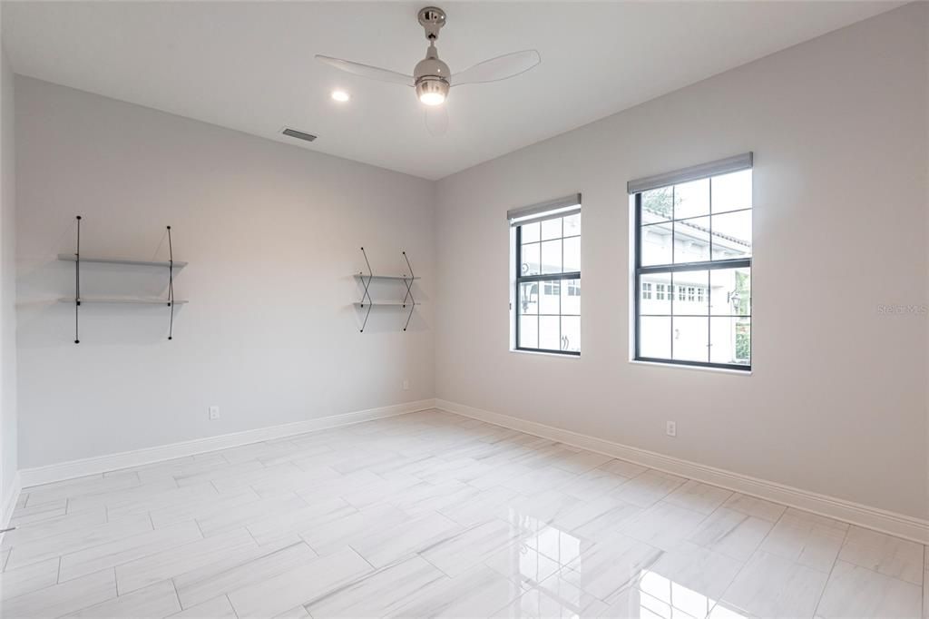 Под контрактом: $1,295,000 (3 спален, 3 ванн, 3055 Квадратных фут)