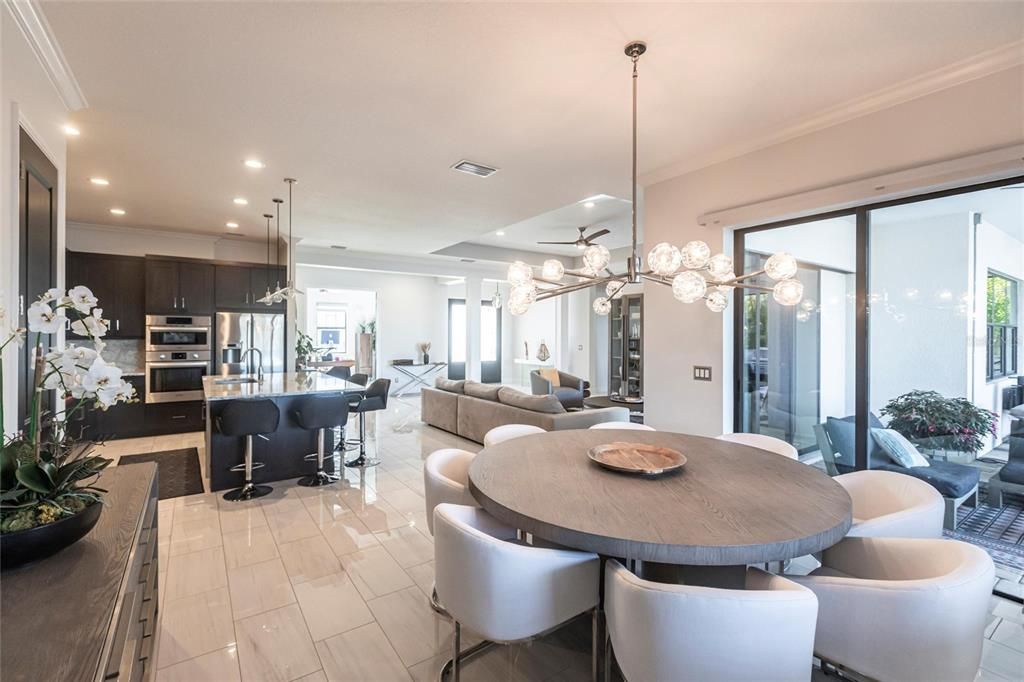 Под контрактом: $1,295,000 (3 спален, 3 ванн, 3055 Квадратных фут)