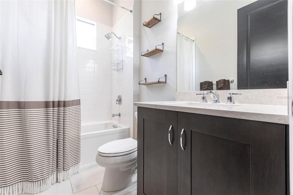 Под контрактом: $1,295,000 (3 спален, 3 ванн, 3055 Квадратных фут)