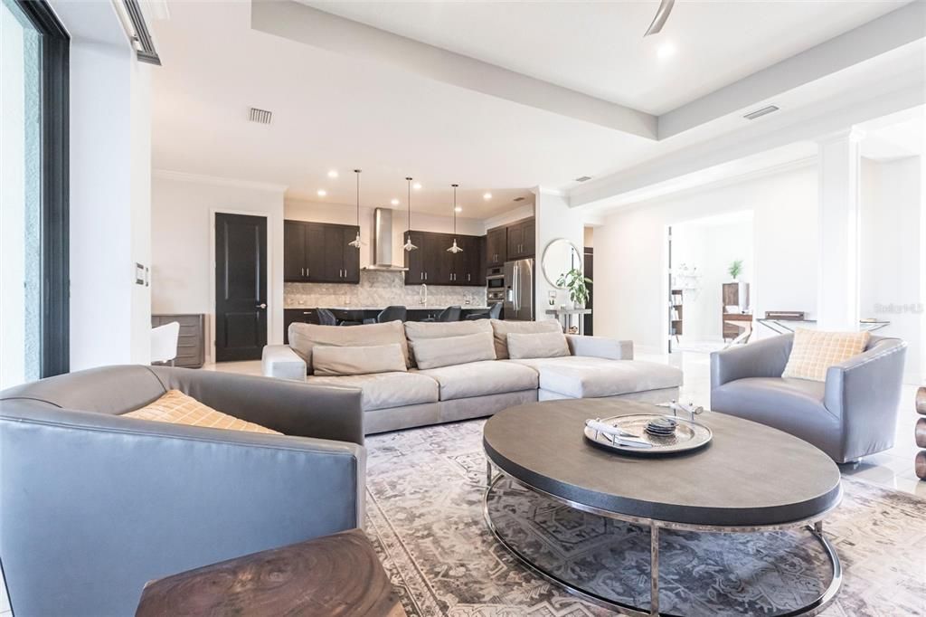 Под контрактом: $1,295,000 (3 спален, 3 ванн, 3055 Квадратных фут)