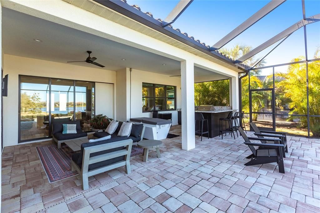 Под контрактом: $1,295,000 (3 спален, 3 ванн, 3055 Квадратных фут)