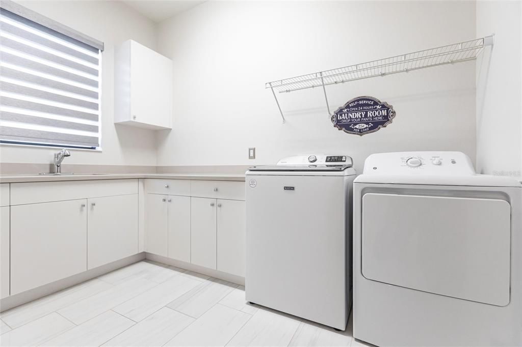 Под контрактом: $1,295,000 (3 спален, 3 ванн, 3055 Квадратных фут)