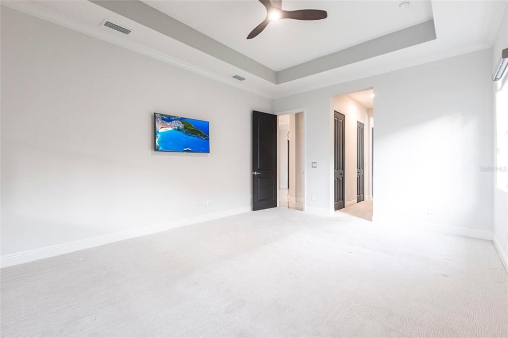 Под контрактом: $1,295,000 (3 спален, 3 ванн, 3055 Квадратных фут)