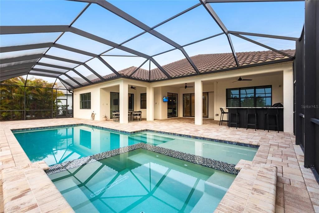 Под контрактом: $1,295,000 (3 спален, 3 ванн, 3055 Квадратных фут)