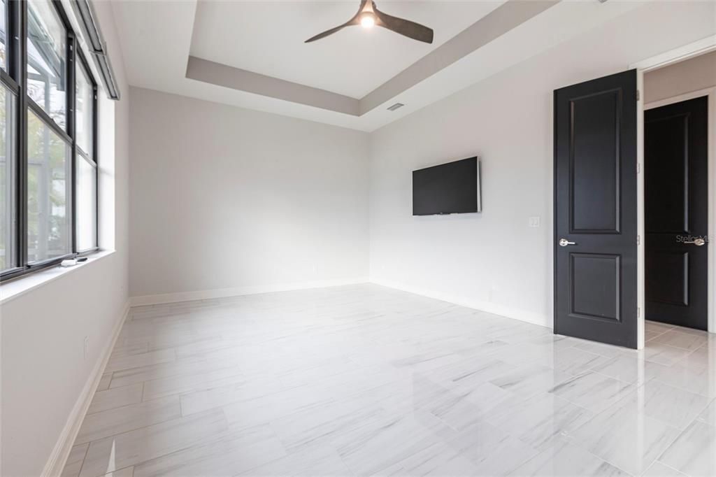 Под контрактом: $1,295,000 (3 спален, 3 ванн, 3055 Квадратных фут)