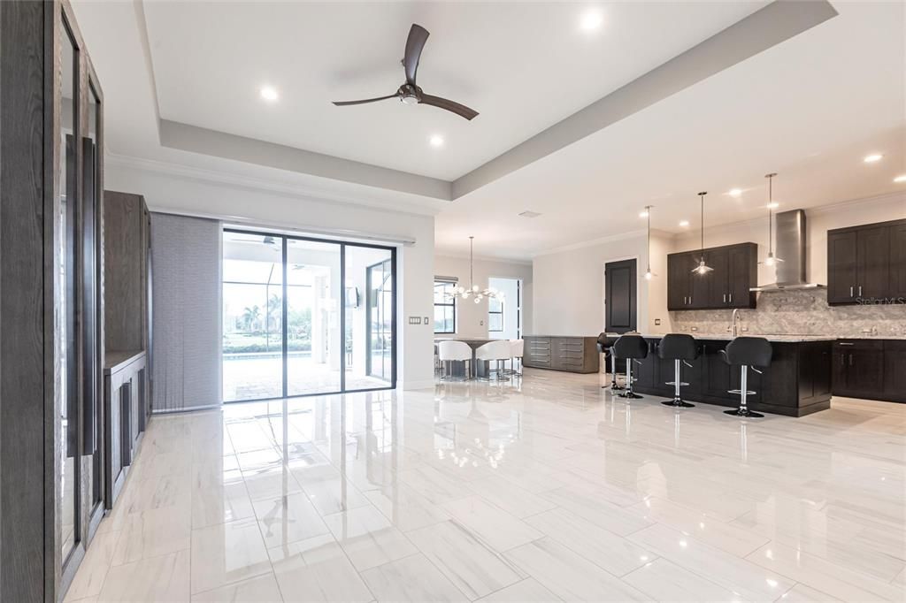 Под контрактом: $1,295,000 (3 спален, 3 ванн, 3055 Квадратных фут)