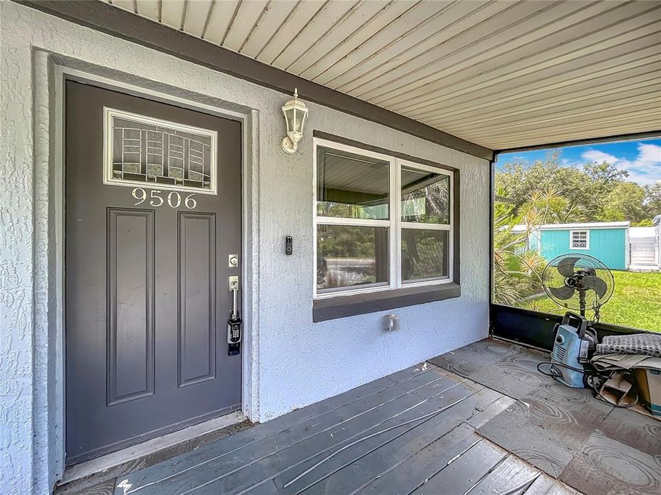 For Sale: $245,000 (3 beds, 2 baths, 893 Square Feet)