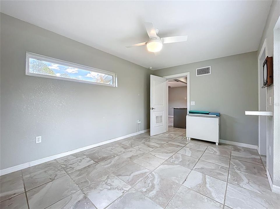 For Sale: $245,000 (3 beds, 2 baths, 893 Square Feet)