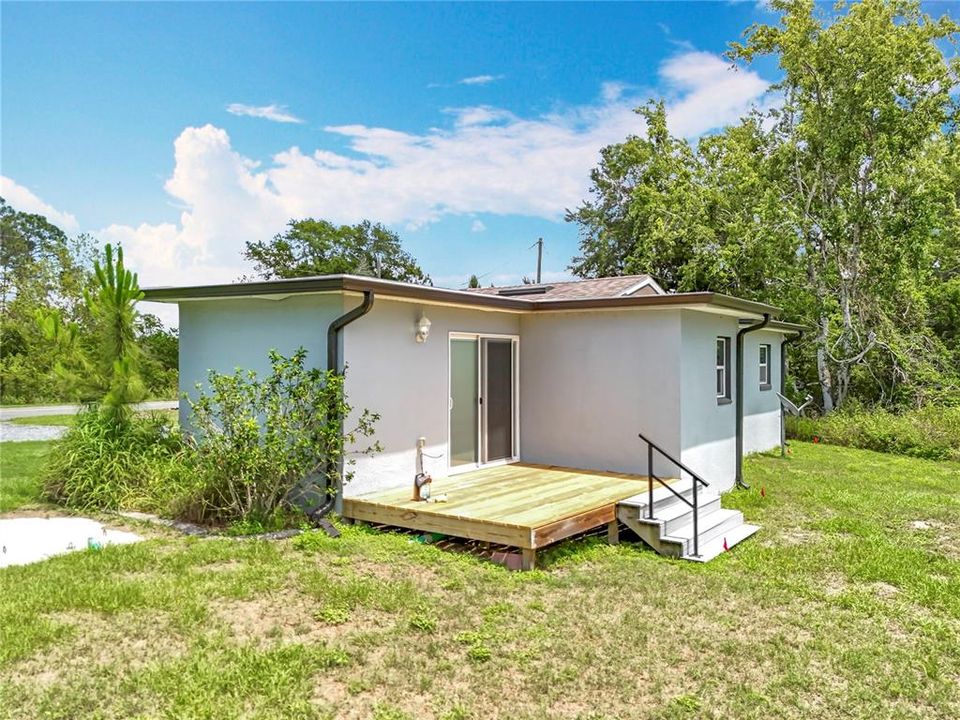 For Sale: $245,000 (3 beds, 2 baths, 893 Square Feet)