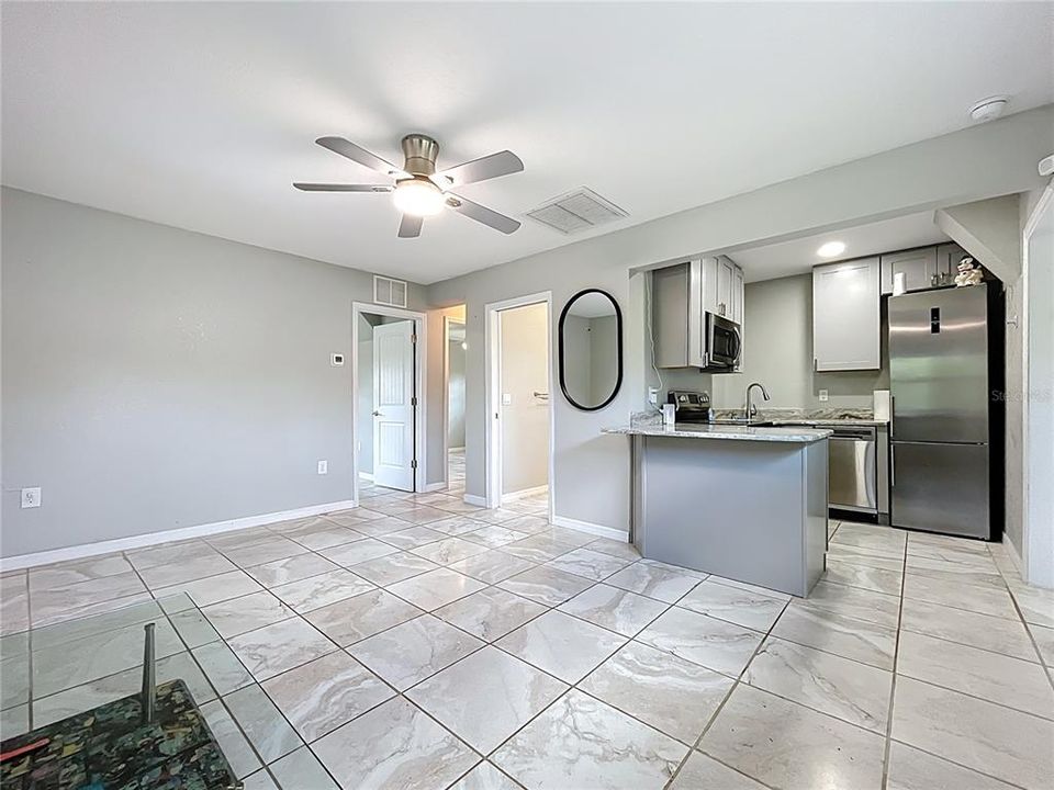 For Sale: $245,000 (3 beds, 2 baths, 893 Square Feet)