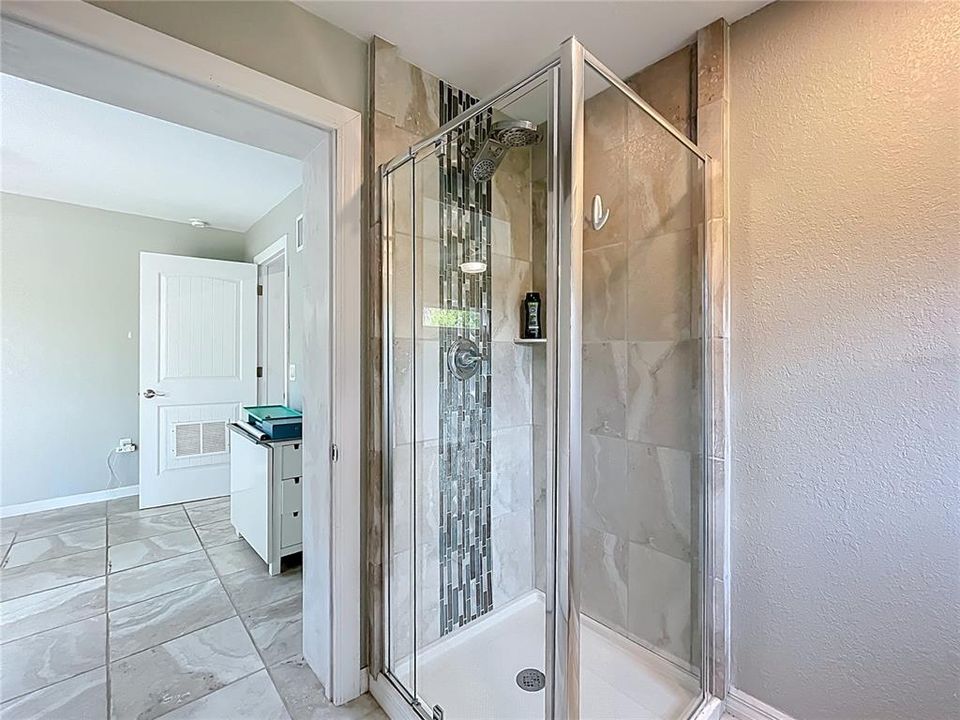 For Sale: $245,000 (3 beds, 2 baths, 893 Square Feet)