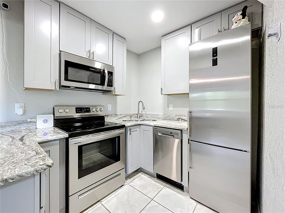 For Sale: $245,000 (3 beds, 2 baths, 893 Square Feet)