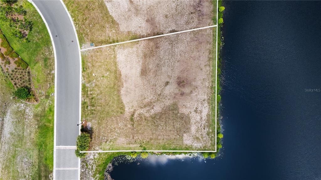 На продажу: $800,000 (0.37 acres)