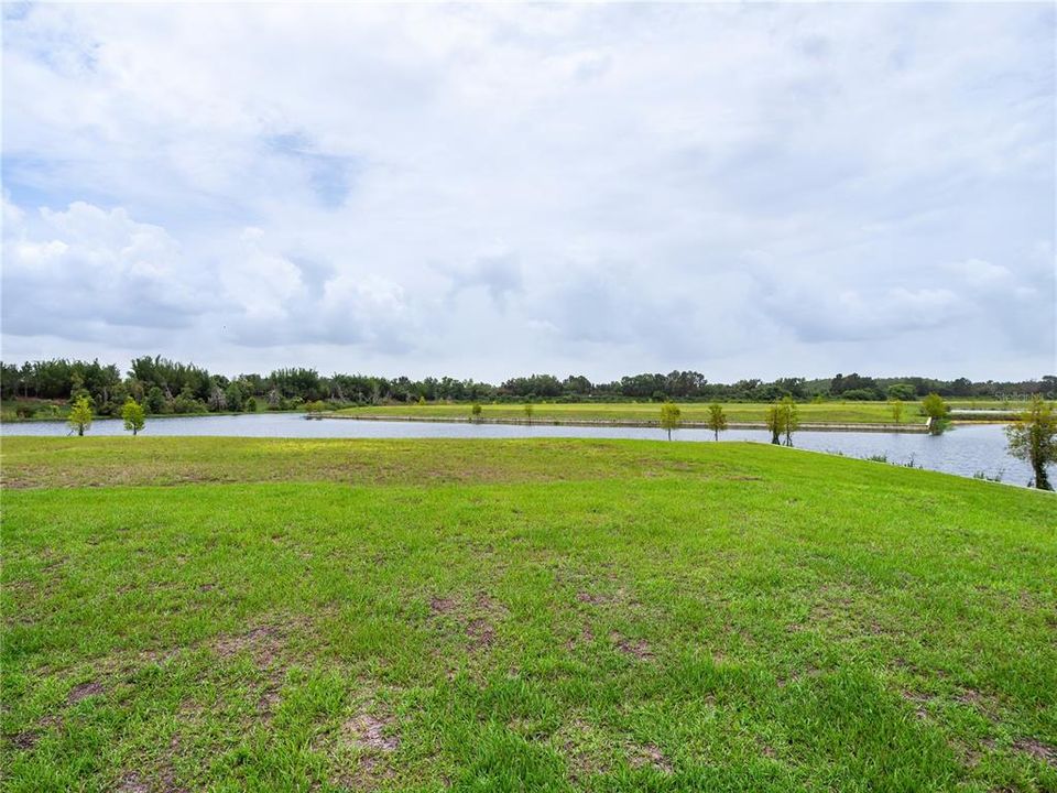 На продажу: $800,000 (0.37 acres)