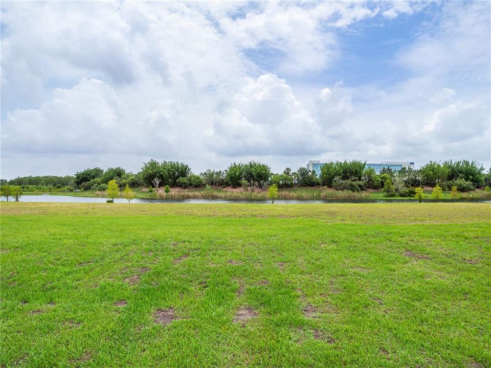 На продажу: $750,000 (0.33 acres)