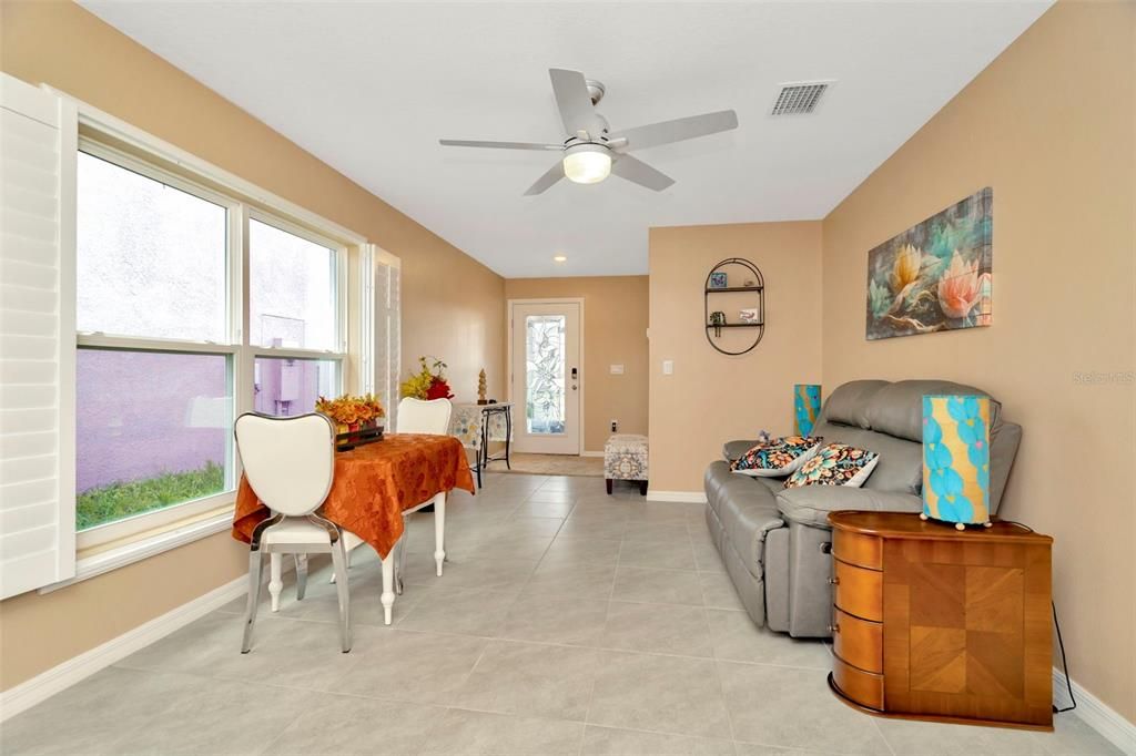 Под контрактом: $334,000 (3 спален, 2 ванн, 1516 Квадратных фут)