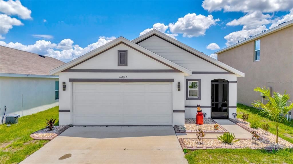 Под контрактом: $334,000 (3 спален, 2 ванн, 1516 Квадратных фут)