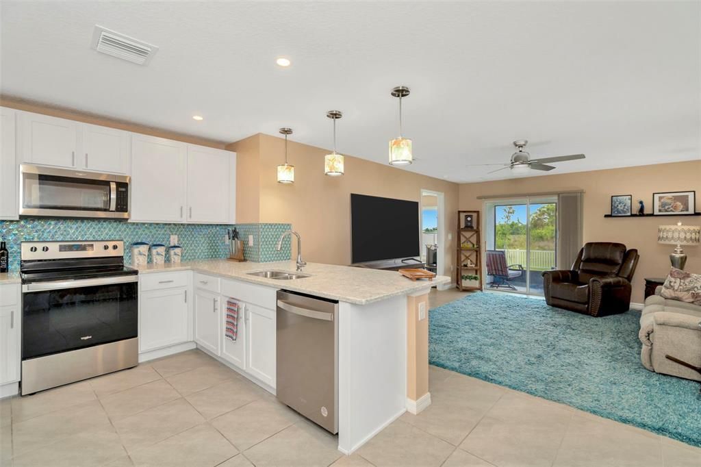 Под контрактом: $334,000 (3 спален, 2 ванн, 1516 Квадратных фут)