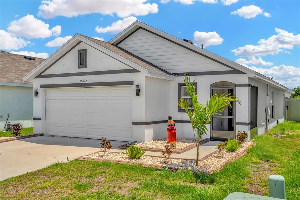 Под контрактом: $334,000 (3 спален, 2 ванн, 1516 Квадратных фут)