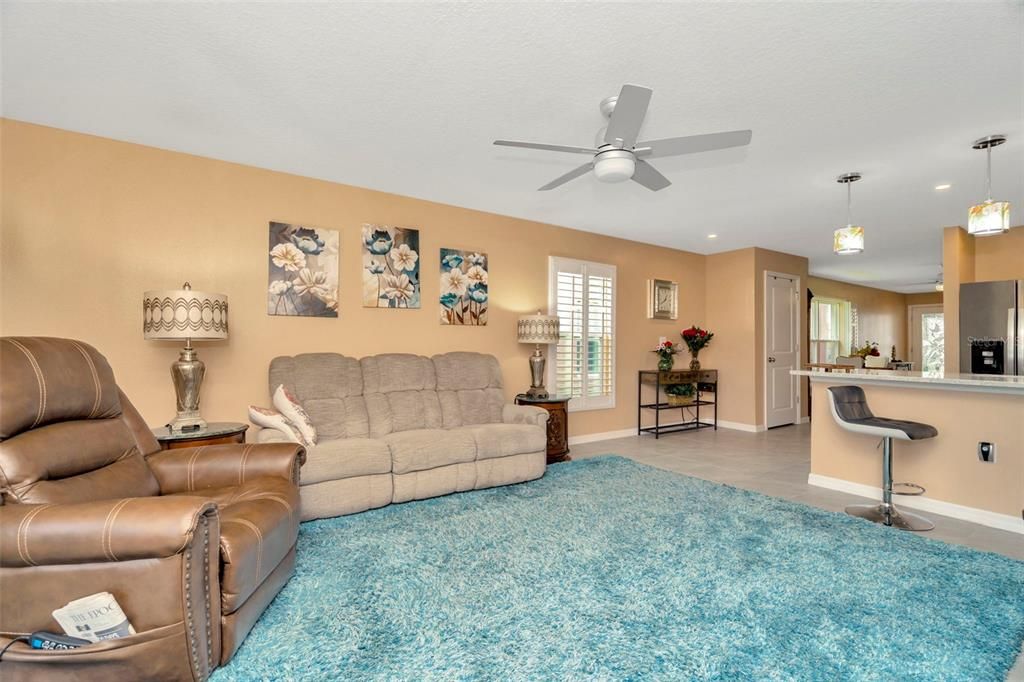 Под контрактом: $334,000 (3 спален, 2 ванн, 1516 Квадратных фут)