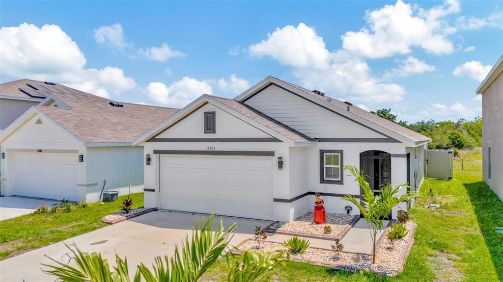 Под контрактом: $334,000 (3 спален, 2 ванн, 1516 Квадратных фут)