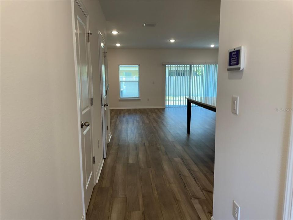 Active With Contract: $292,900 (3 beds, 2 baths, 1694 Square Feet)