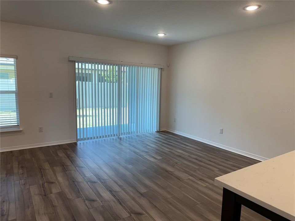 Active With Contract: $292,900 (3 beds, 2 baths, 1694 Square Feet)