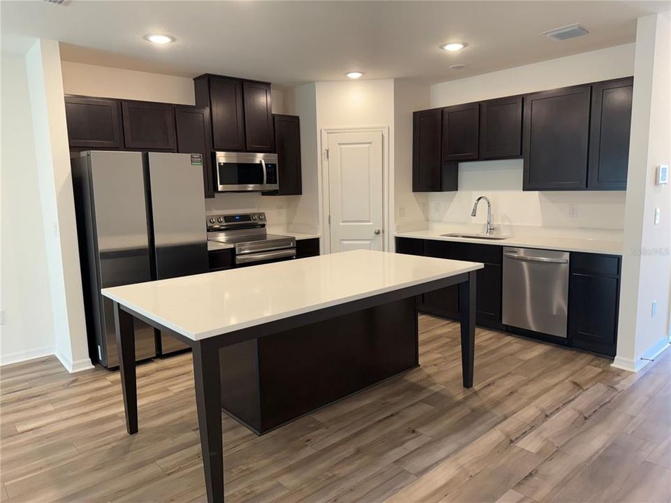 Active With Contract: $292,900 (3 beds, 2 baths, 1694 Square Feet)