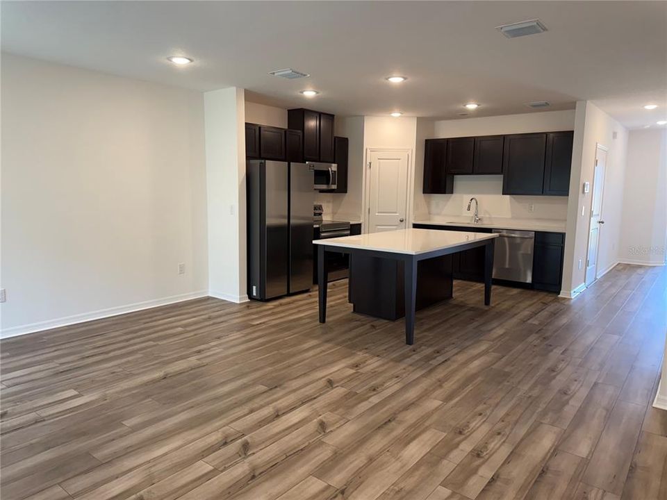 Active With Contract: $292,900 (3 beds, 2 baths, 1694 Square Feet)