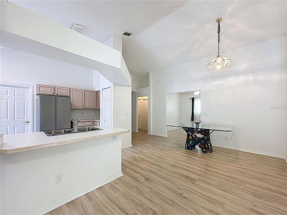 En Venta: $240,900 (2 camas, 2 baños, 1447 Pies cuadrados)