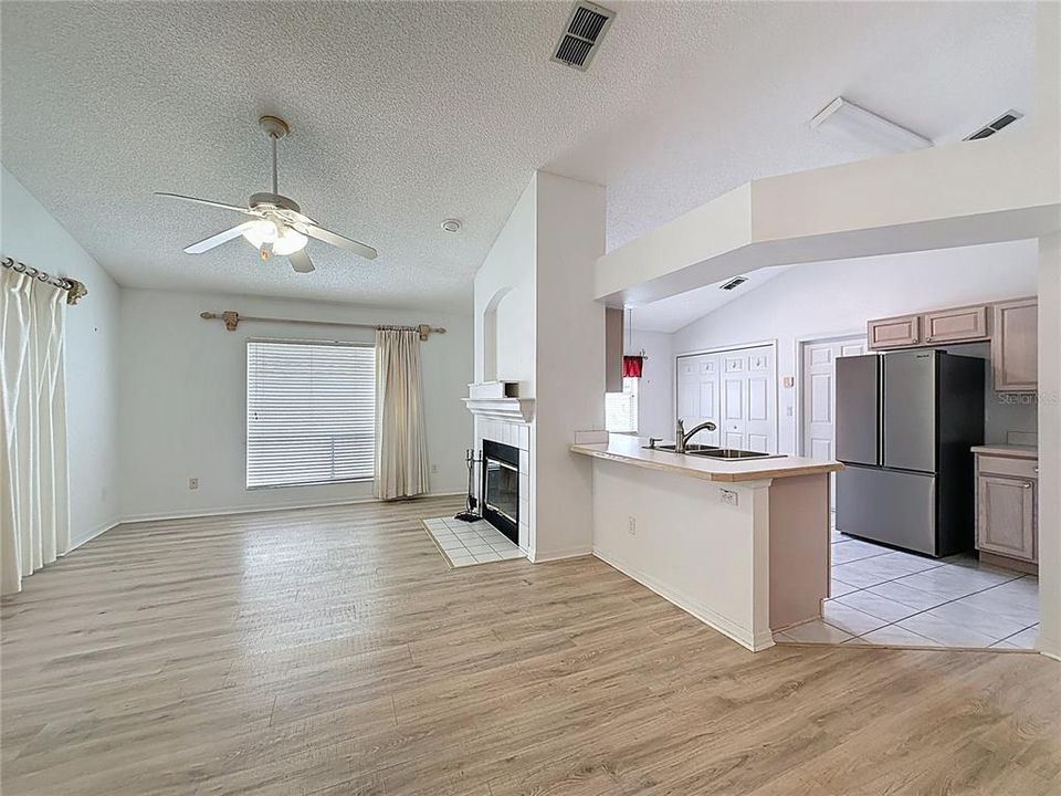 En Venta: $240,900 (2 camas, 2 baños, 1447 Pies cuadrados)