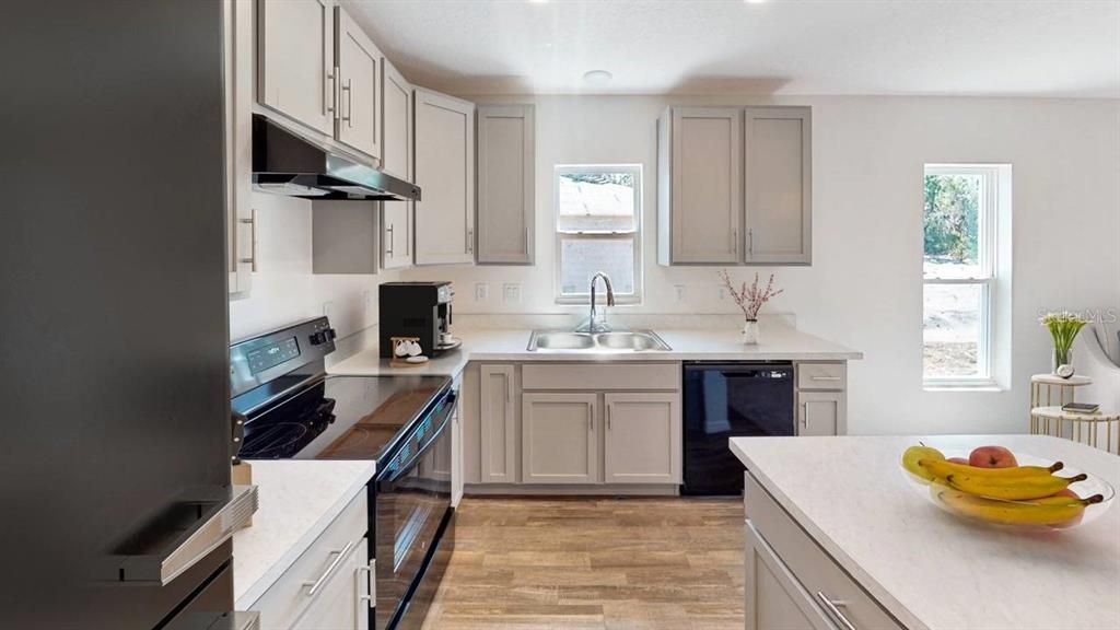 Active With Contract: $244,900 (3 beds, 2 baths, 1546 Square Feet)