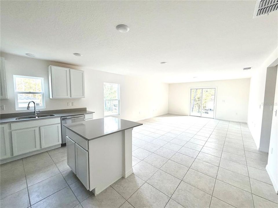 Active With Contract: $244,900 (3 beds, 2 baths, 1546 Square Feet)