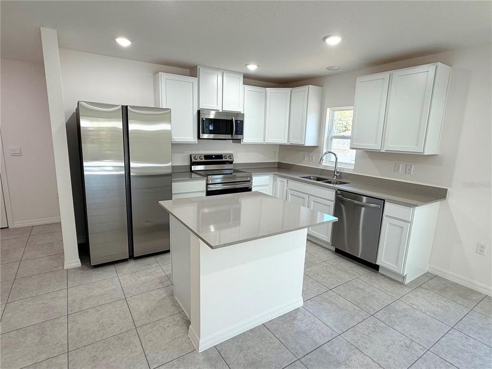 Active With Contract: $244,900 (3 beds, 2 baths, 1546 Square Feet)