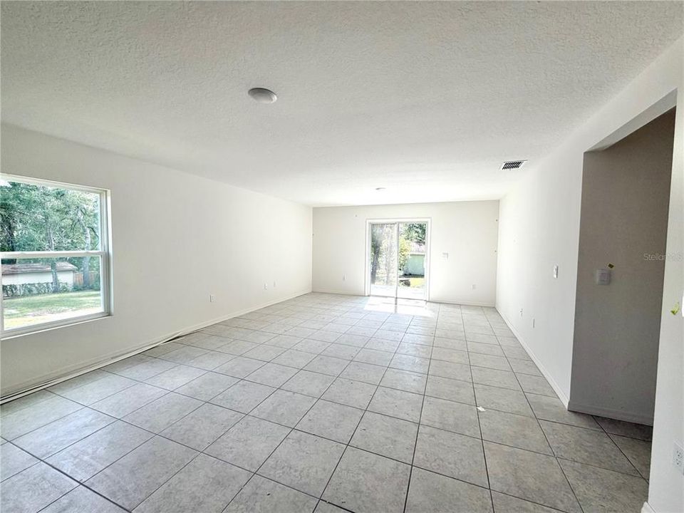Active With Contract: $244,900 (3 beds, 2 baths, 1546 Square Feet)