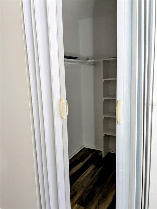 For Sale: $108,000 (1 beds, 1 baths, 682 Square Feet)