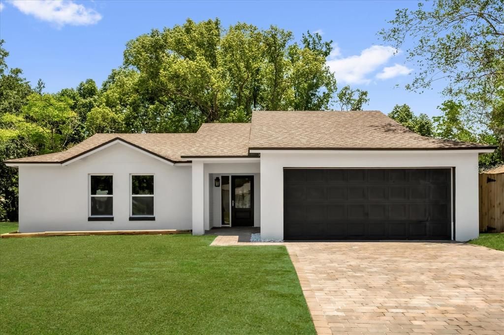 Recently Sold: $420,000 (3 beds, 2 baths, 1379 Square Feet)