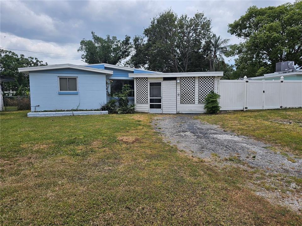 最近售出: $225,000 (2 贝兹, 1 浴室, 713 平方英尺)