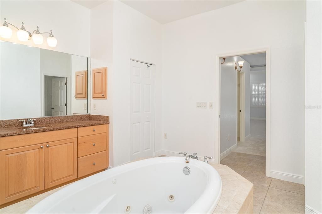 En Venta: $949,999 (4 camas, 3 baños, 3500 Pies cuadrados)