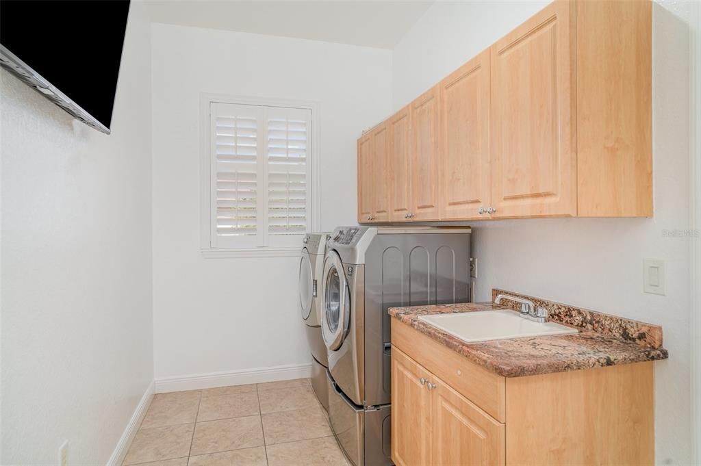 En Venta: $949,999 (4 camas, 3 baños, 3500 Pies cuadrados)