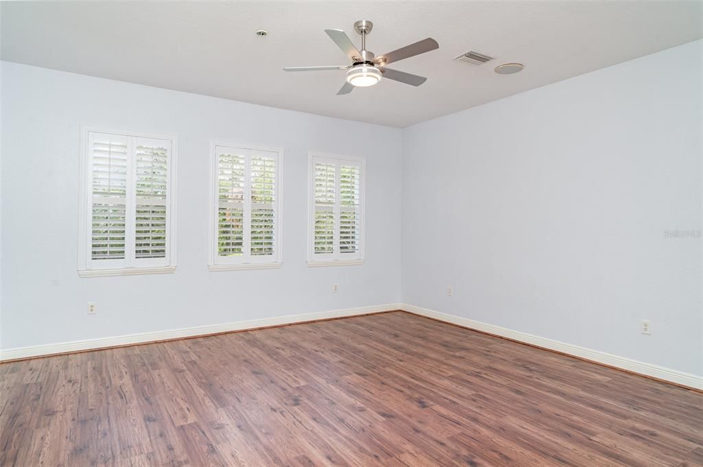 En Venta: $949,999 (4 camas, 3 baños, 3500 Pies cuadrados)