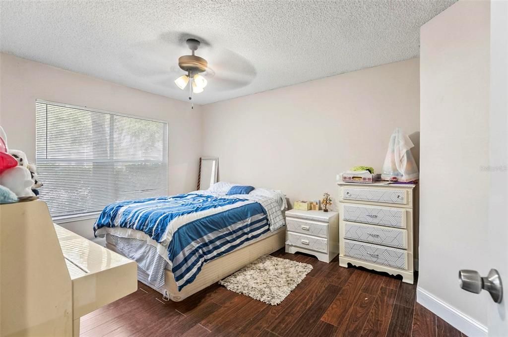 待售: $219,999 (2 贝兹, 2 浴室, 899 平方英尺)