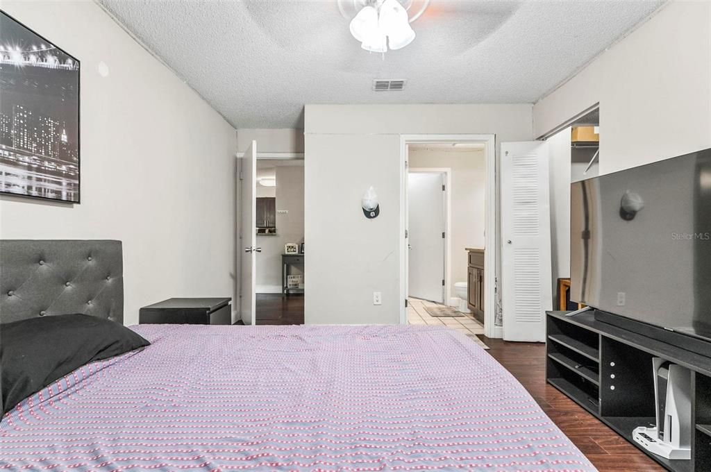 待售: $219,999 (2 贝兹, 2 浴室, 899 平方英尺)