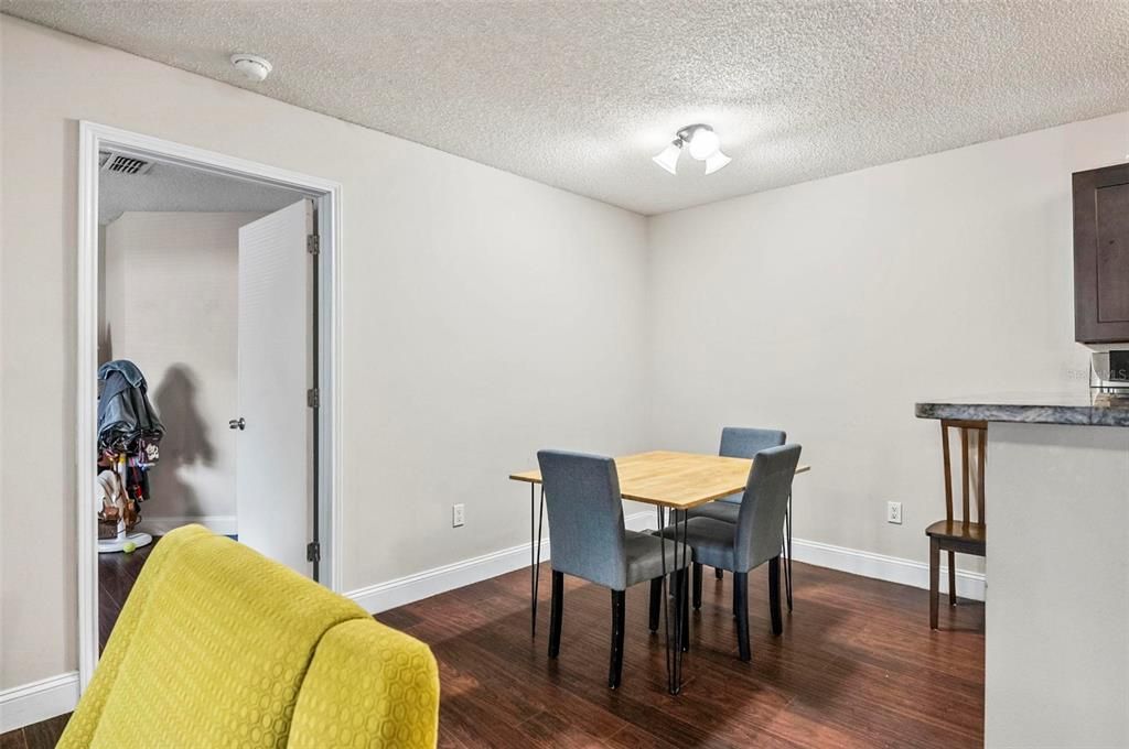 待售: $219,999 (2 贝兹, 2 浴室, 899 平方英尺)